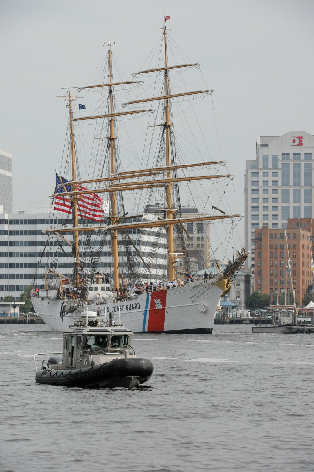 Coast Guard tall ship arrives in Portsmouth, Va.