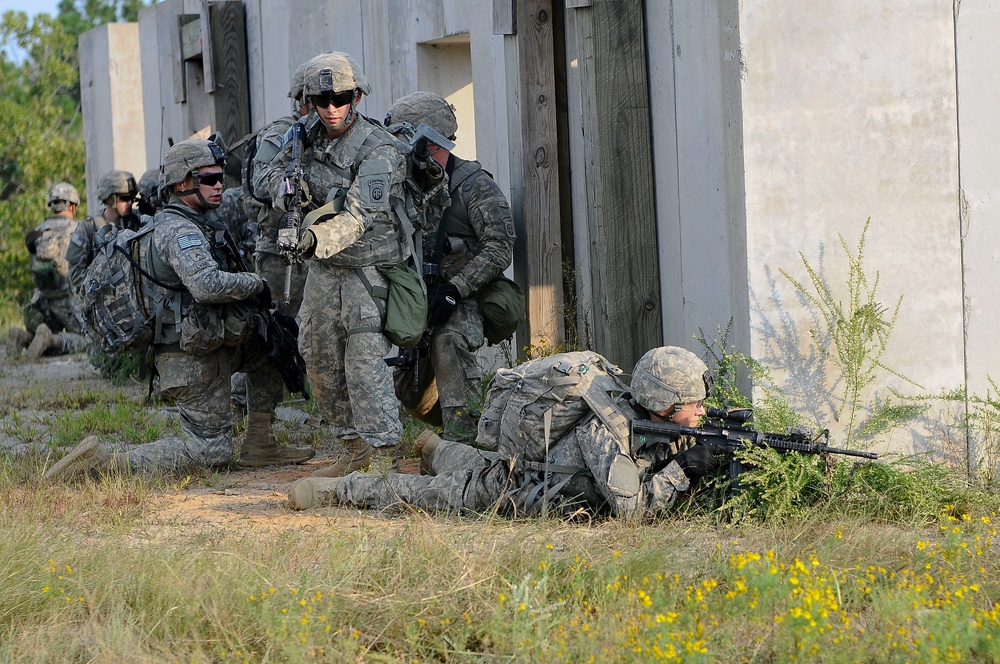 White Falcon paratroopers sharpen combat skills at ITC