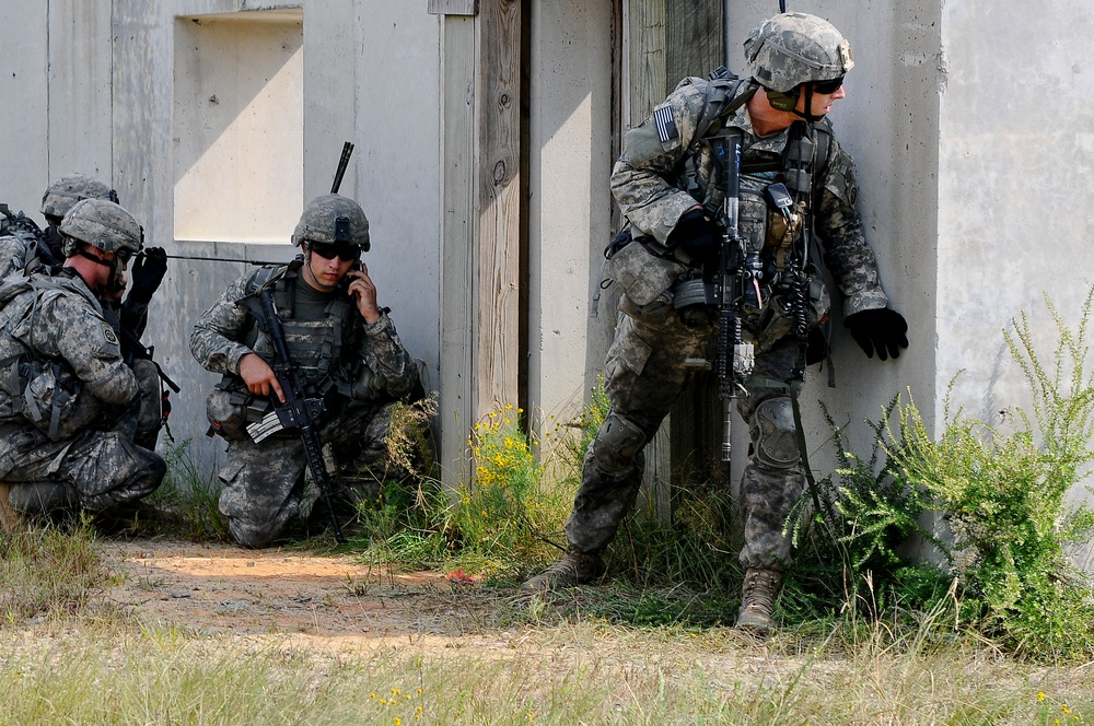 White Falcon paratroopers sharpen combat skills at ITC