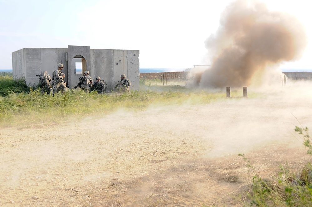 White Falcon paratroopers sharpen combat skills at ITC