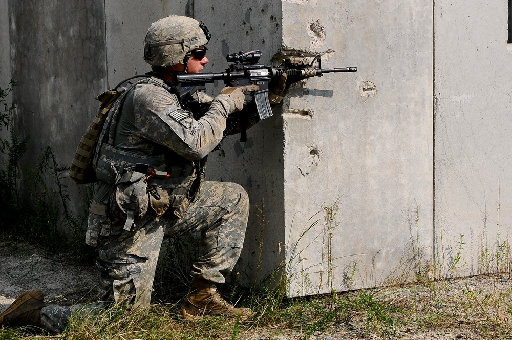 White Falcon paratroopers sharpen combat skills at ITC