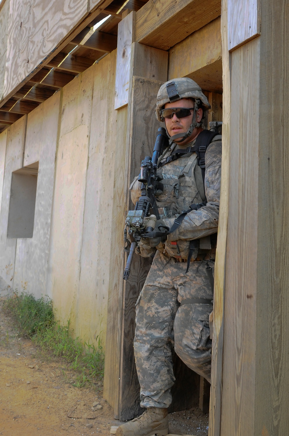 White Falcon paratroopers sharpen combat skills at ITC