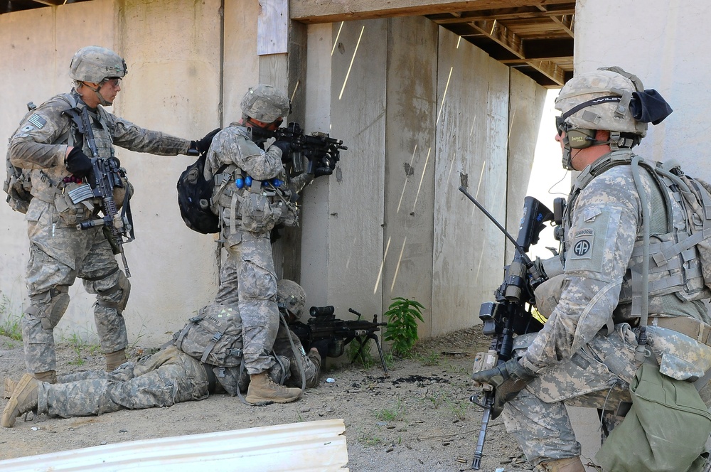 White Falcon paratroopers sharpen combat skills at ITC