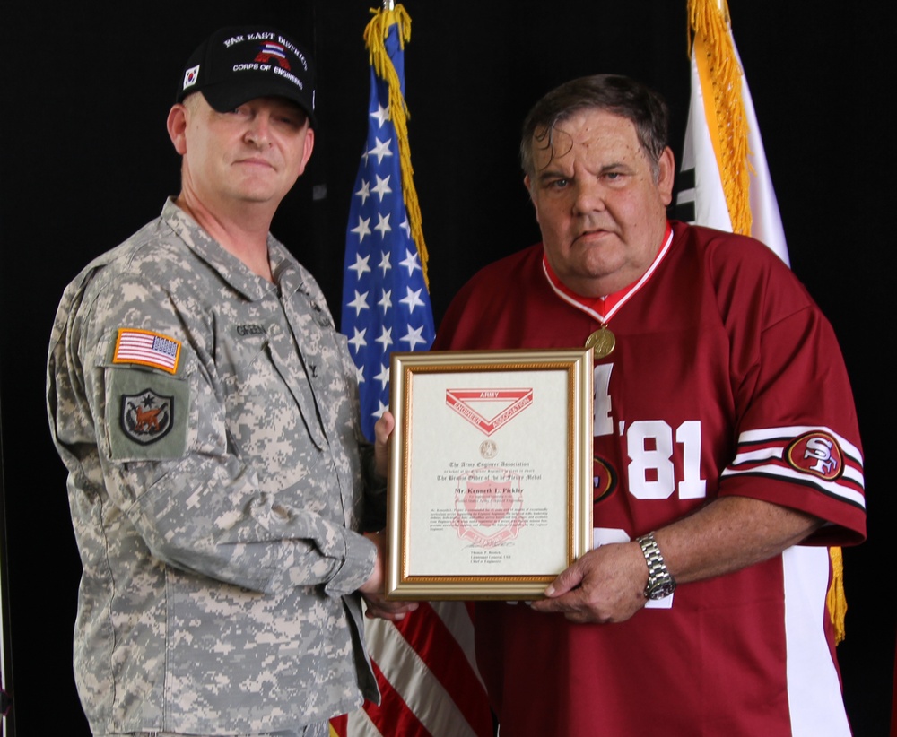 Pickler presented de Fleury award for service to Engineer Regiment