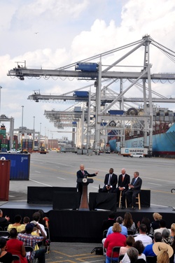 Vice President Joe Biden visits Port of Savannah [Image 5 of 6]