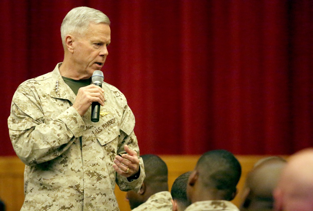 Commandant of the Marine Corps challenges NCOs at Lejeune