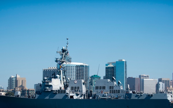 USS Pinckney transits San Diego Bay