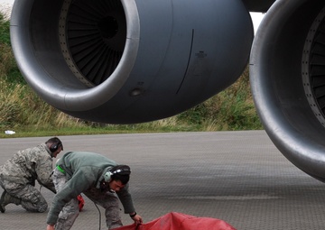 Allied forces unite over Norway in Arctic Challenge Exercise