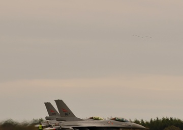 Allied forces unite over Norway in Arctic Challenge Exercise