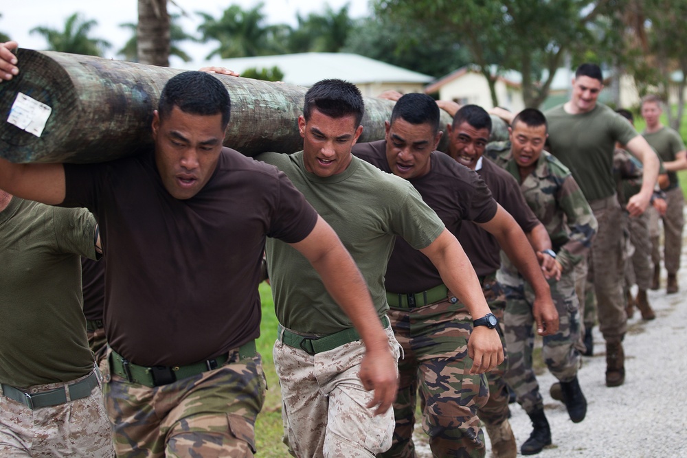 Militaries compete in log-run race
