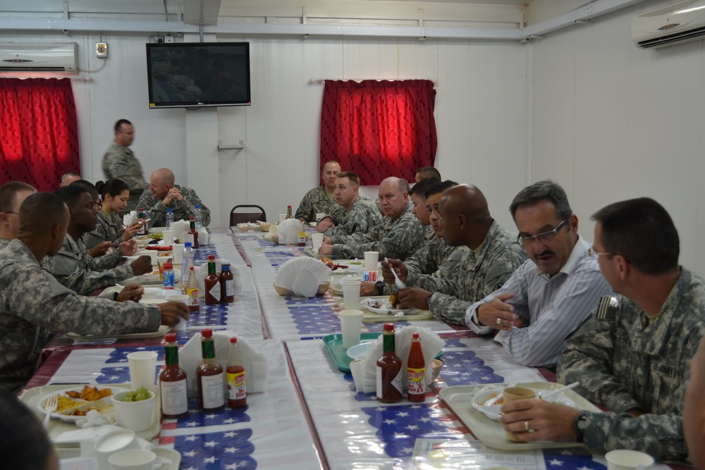 Maj. Gen. Richardson visits 595th Transportation Brigade