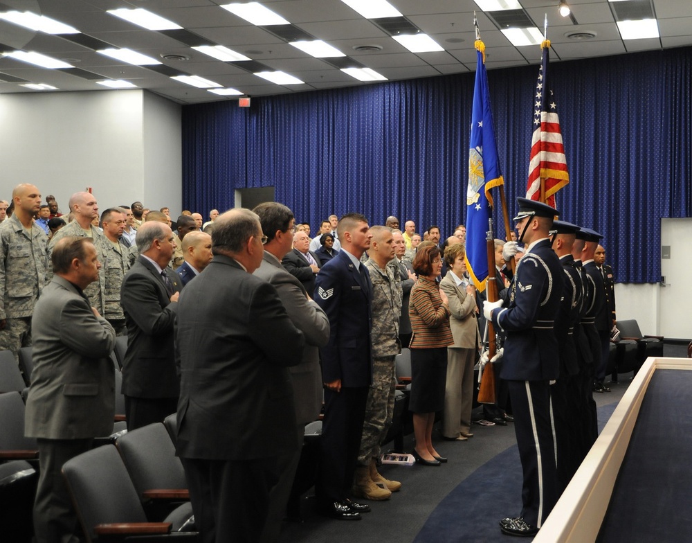 McNamara Headquarters Complex held a ceremony to celebrate the 66th birthday of the US Air Force