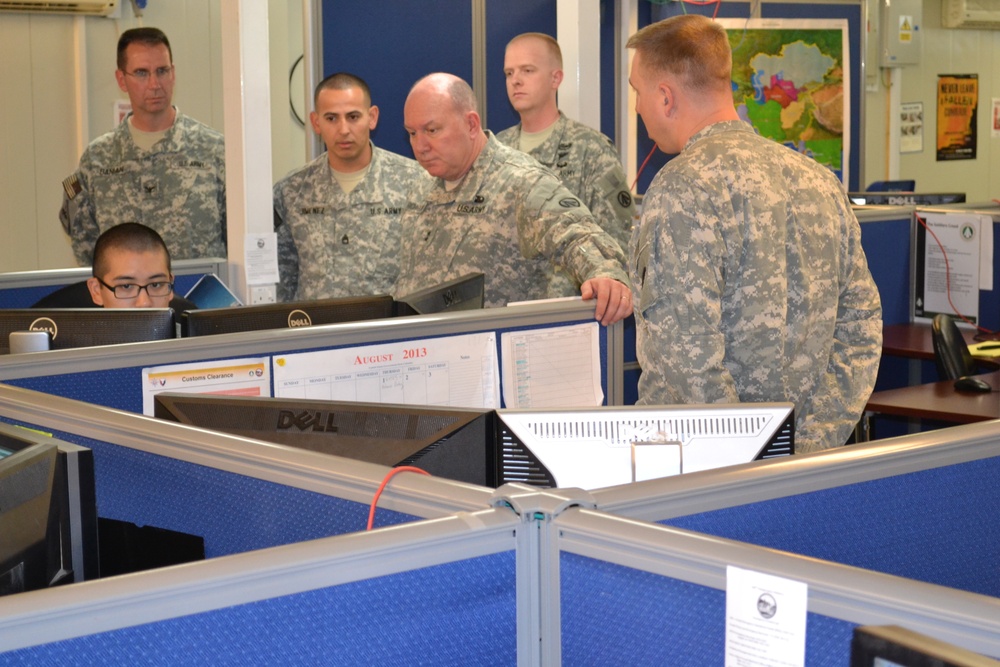 Maj. Gen. Richardson visits 595th Transportation Brigade