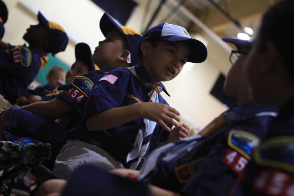 These colors don’t run: Marines teach Belle Chasse Cub Scouts flag-folding traditions