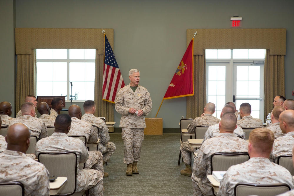 Commandant visits MCAS Cherry Point