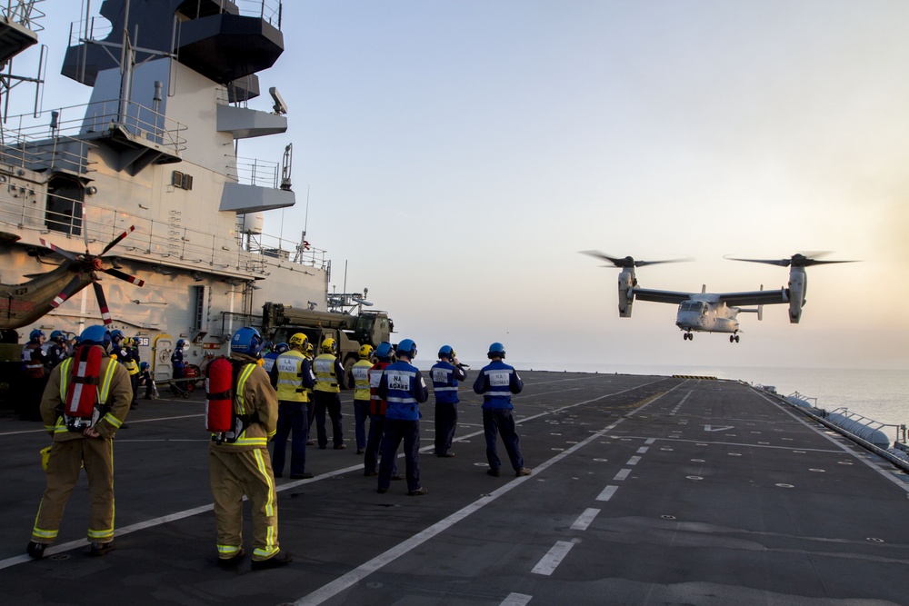 Osprey lands on HMS Illustrious