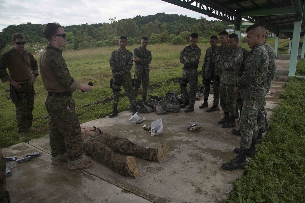 US Marines Conduct Medical Training with Philippine Marines