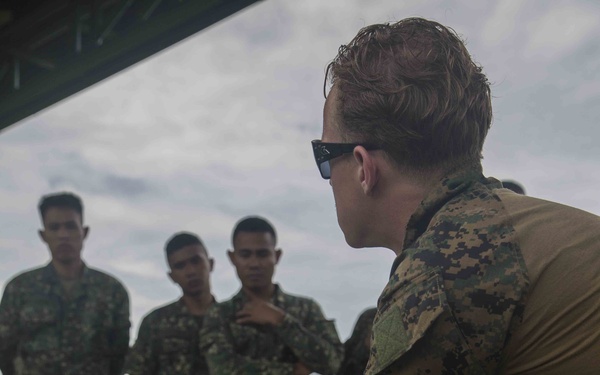 US Marines Conduct Medical Training with Philippine Marines