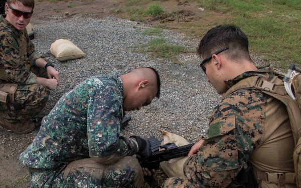 13th MEU Maritime Raid Force Trains Alongside Philippine Marines