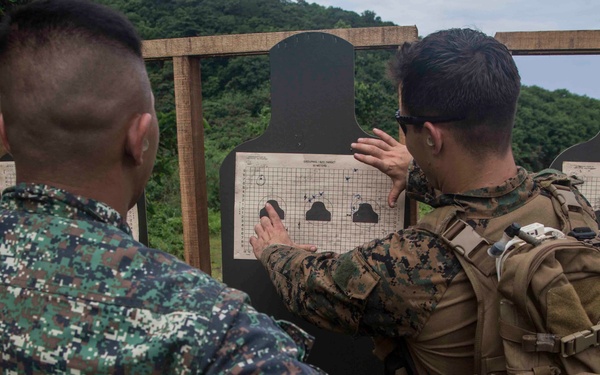 13th MEU Maritime Raid Force Trains Alongside Philippine Marines