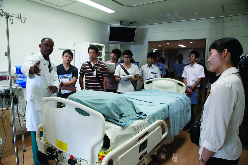Doctors, medical students visit USNH Okinawa