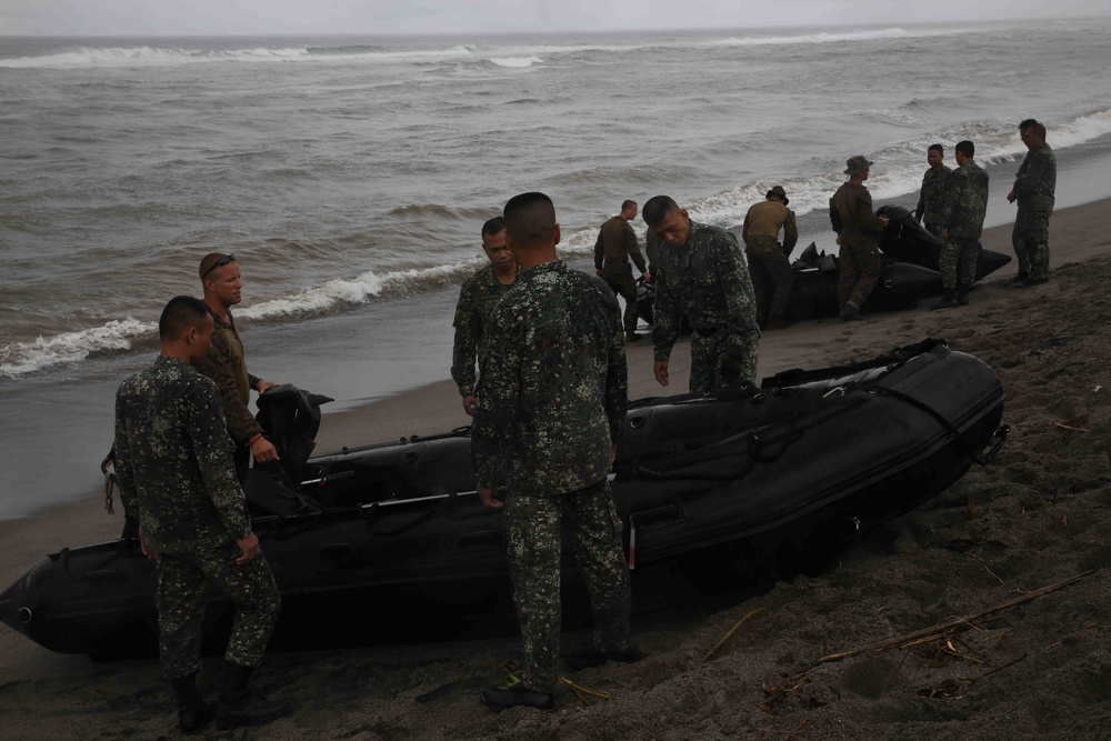U.S. Marines Conduct Boat Training with Philippine Marines