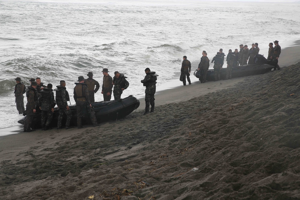 U.S. Marines Conduct Boat Training with Philippine Marines