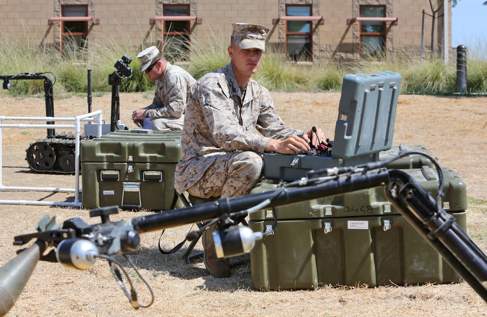 7th ESB Marines conduct pre-deployment training with counter-IED robots