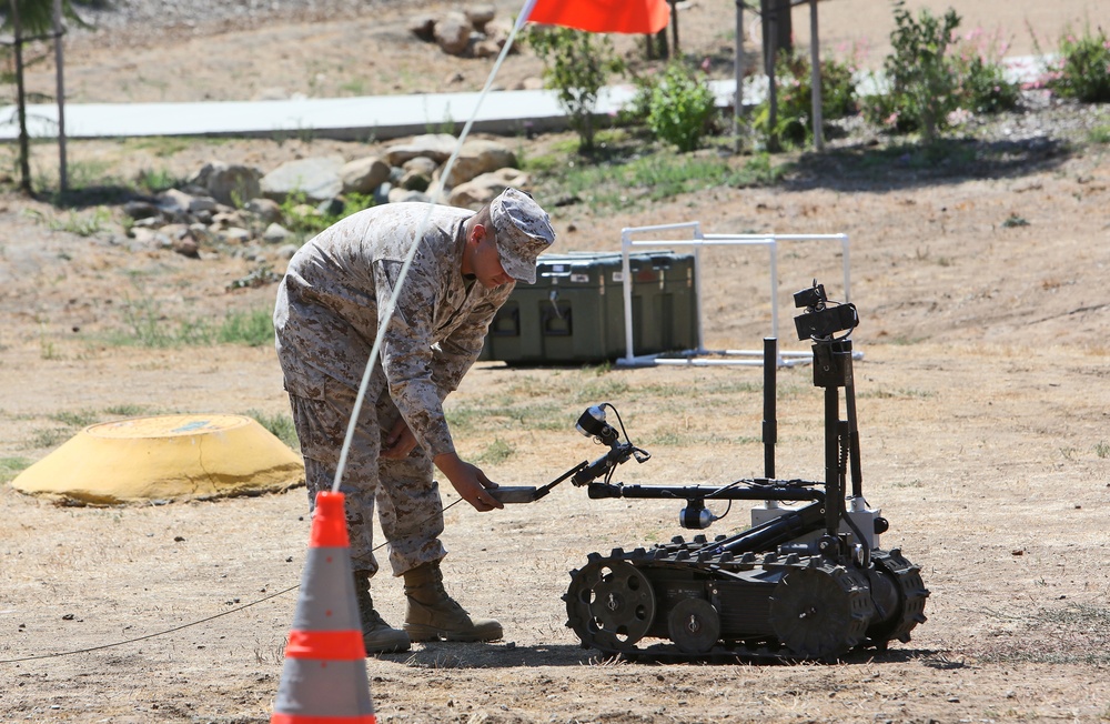 7th ESB Marines conduct pre-deployment training with counter-IED robots