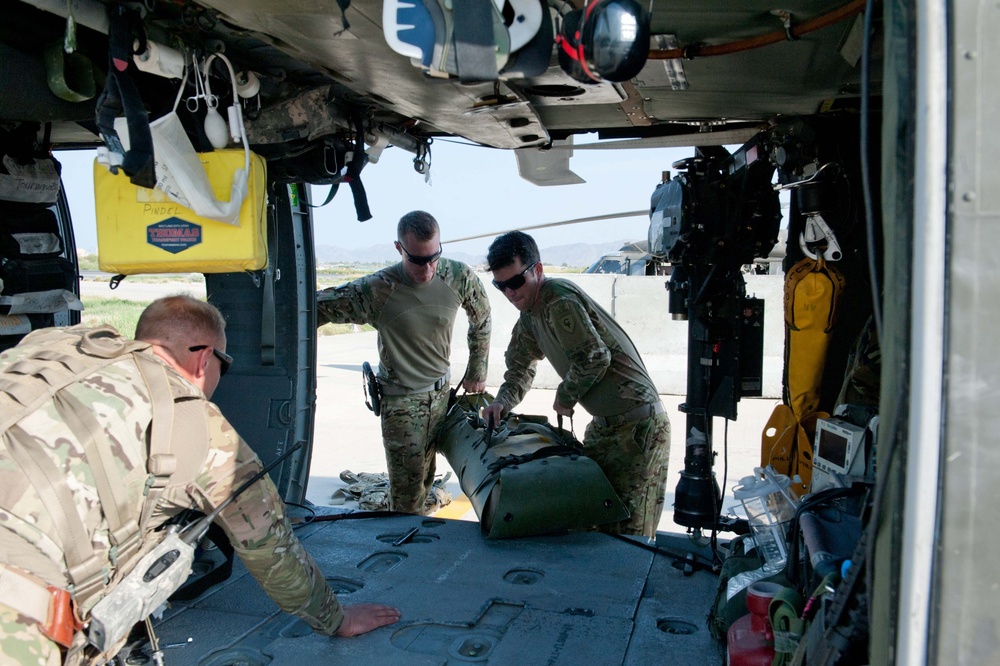 Dustoff medevac crew polishes rescue skills