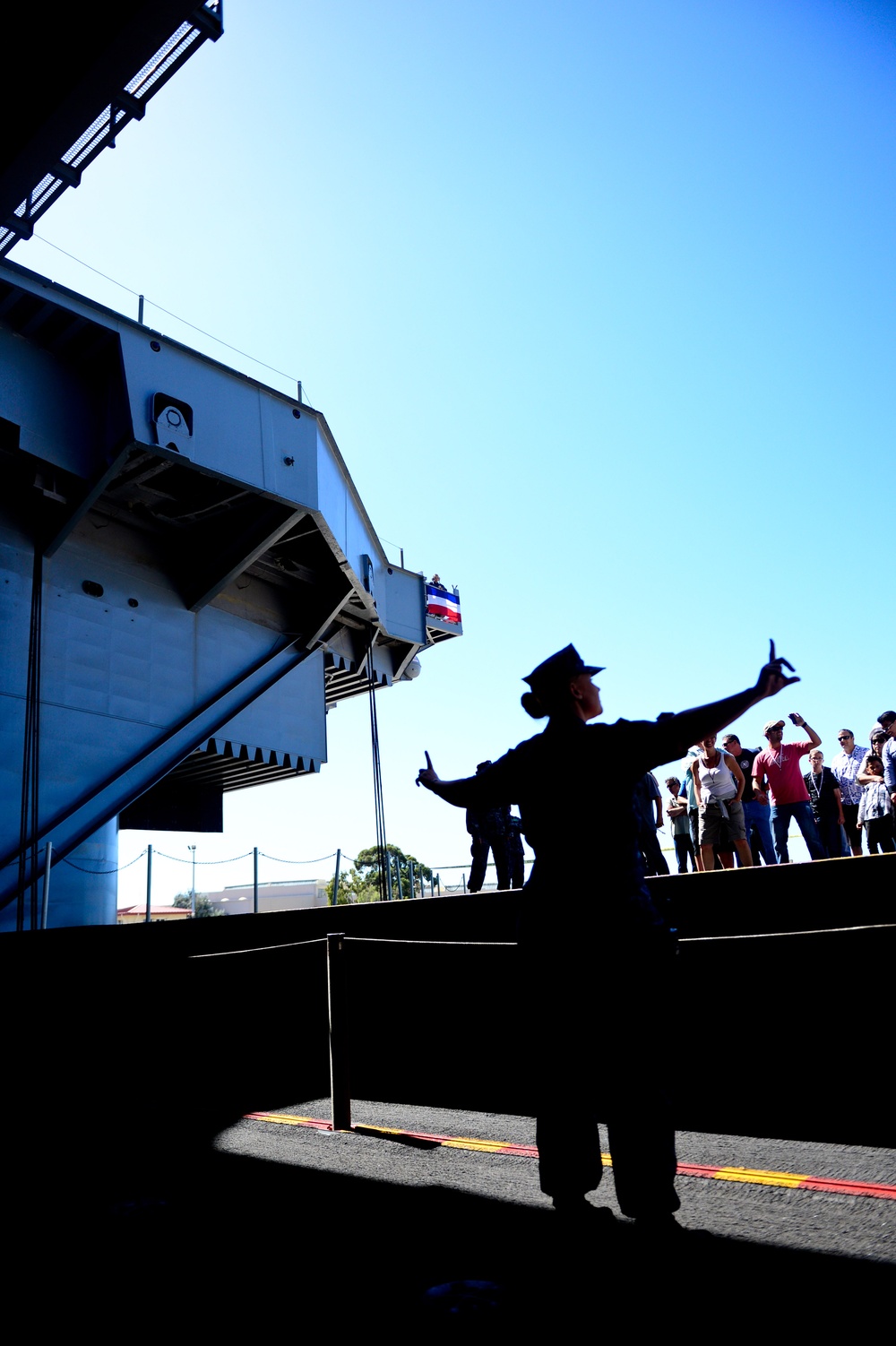 Guests visit USS Ronald Reagan (CVN 76)