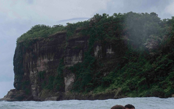 13th MEU Marines helocast with Philippine Marines