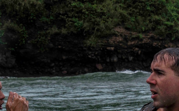 13th MEU Marines helocast with Philippine Marines