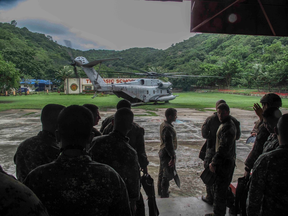 13th MEU Marines helocast with Philippine Marines