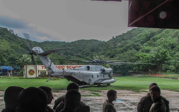 13th MEU Marines helocast with Philippine Marines