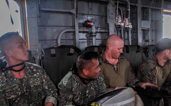 13th MEU Marines helocast with Philippine Marines