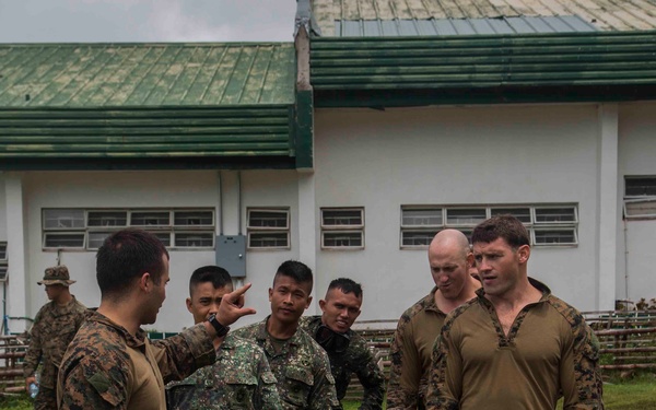 13th MEU Marines helocast with Philippine Marines