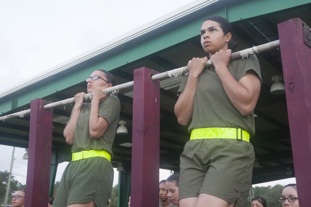 Marine recruits test physical fitness on Parris Island