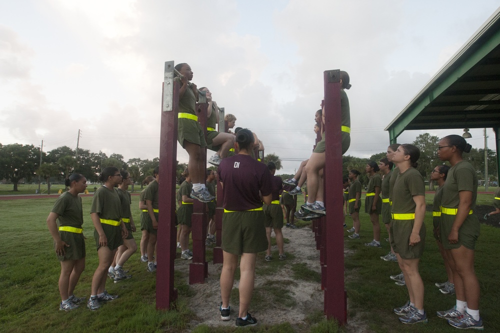 Marine recruits test physical fitness on Parris Island