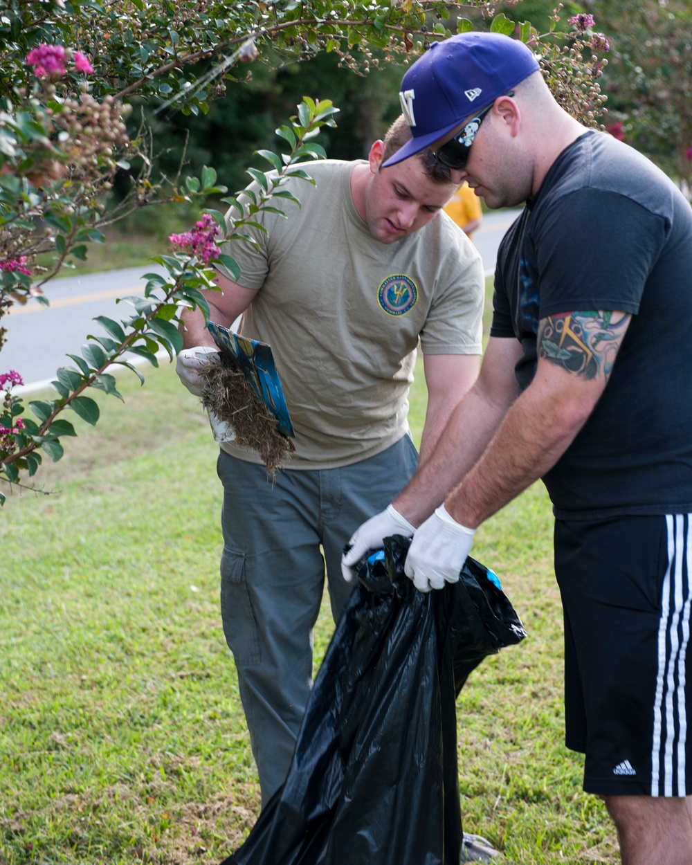 USS Abraham Lincoln sailors participate in community service