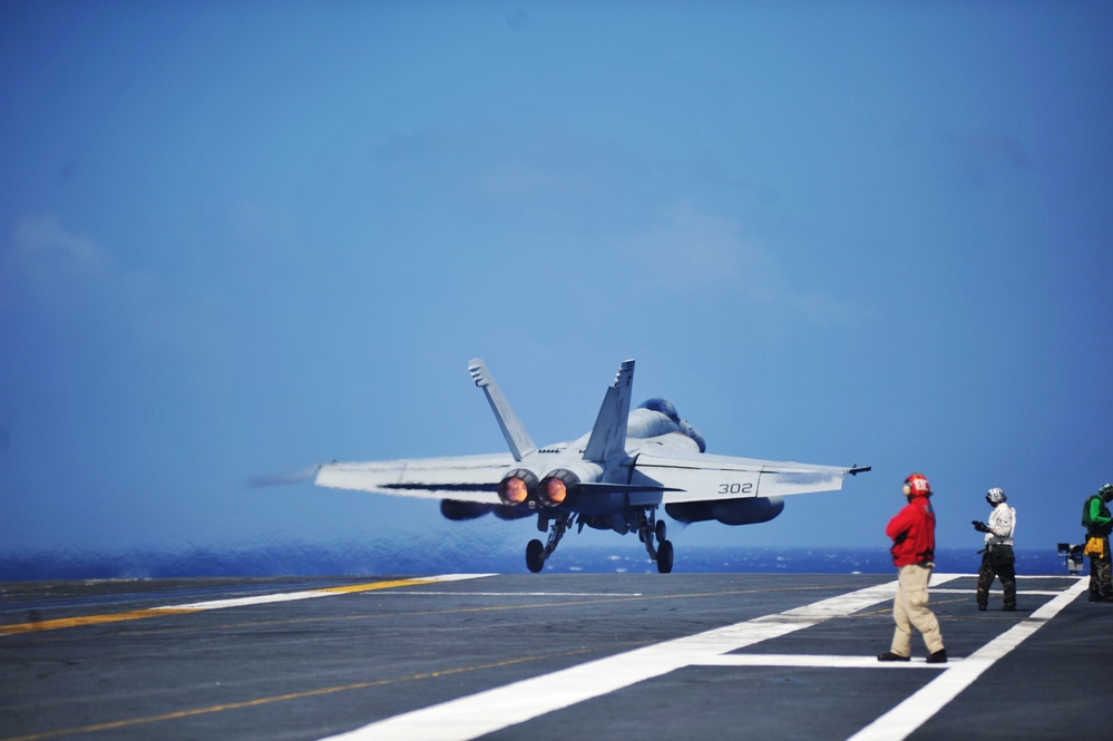 F/A-18E Super Hornet takes off