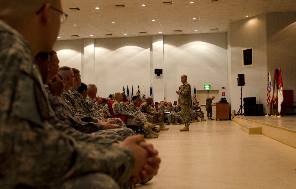 SMA Chandler visits Camp Arifjan, tackles Army’s tough challenges, answers soldier questions