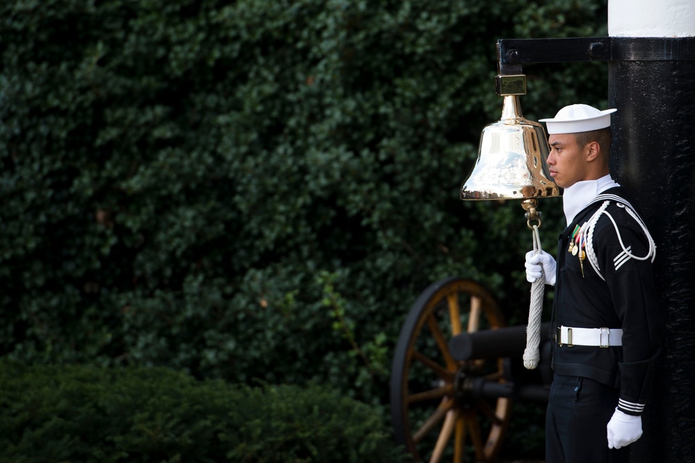 Service honors Washington Navy Yard victims