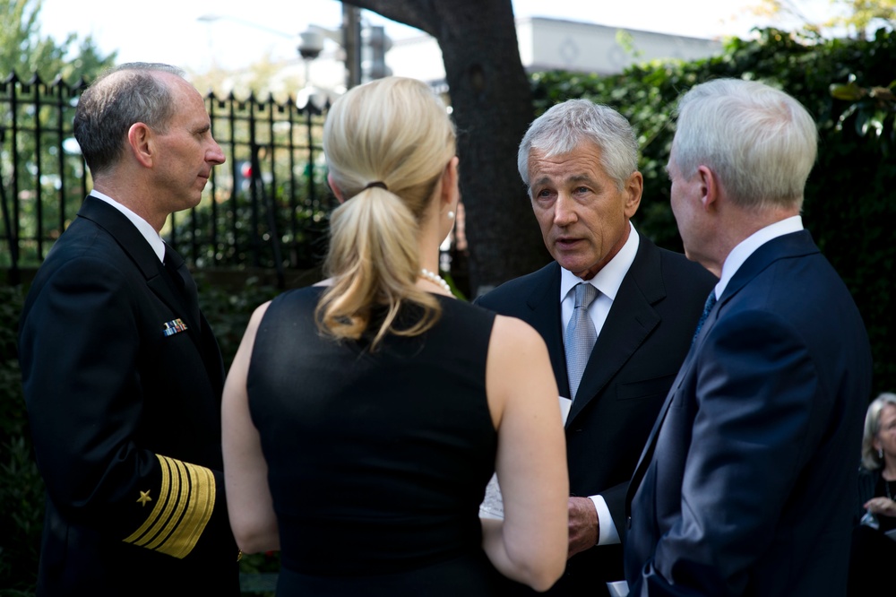 Service honors Washington Navy Yard victims