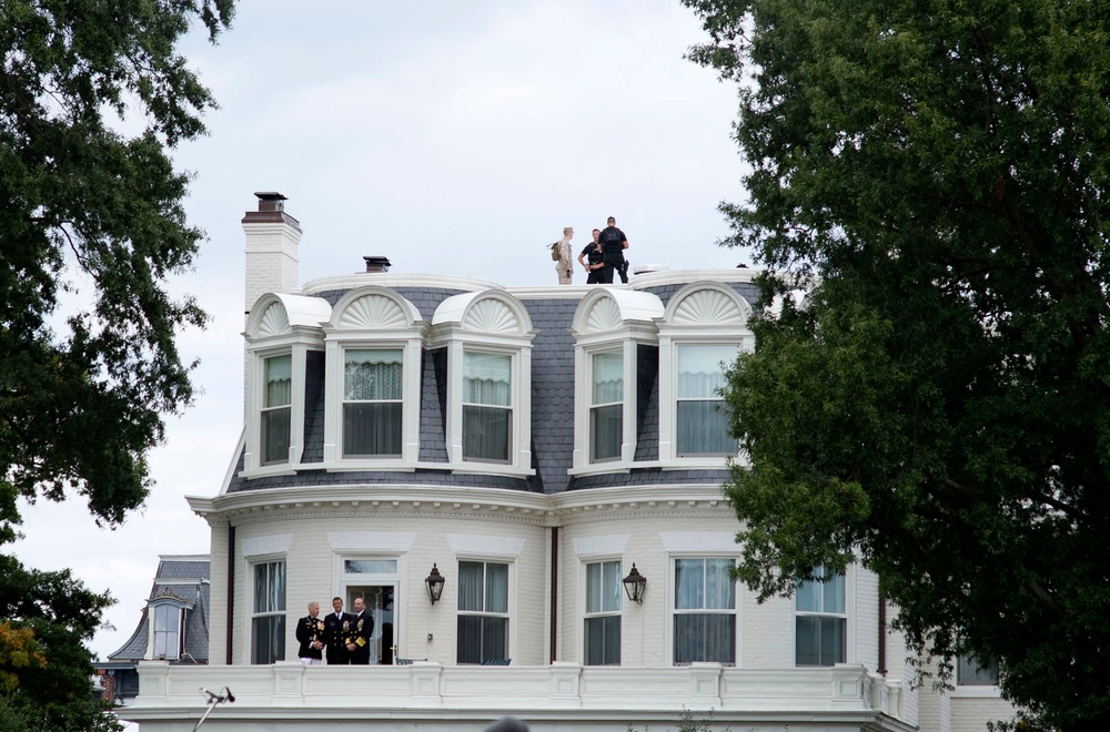 Service honors Washington Navy Yard victims