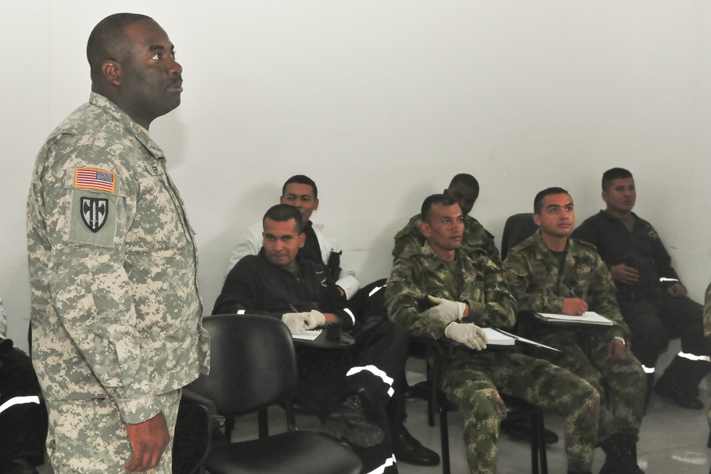 SCNG trains Colombians on NVGs