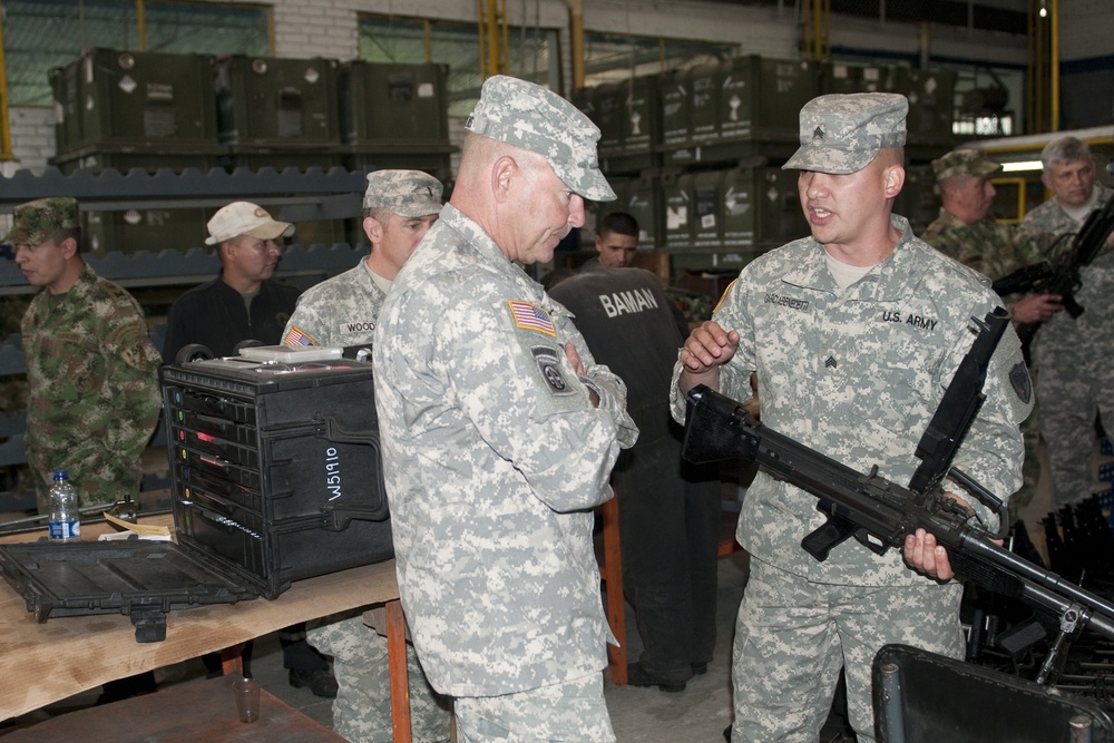 Col. Owens visits the 742nd SMC while in Colombia