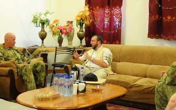 Maj. Gen. Crane, Maj. Gen. Orme visit with Uruzgan provincial governor