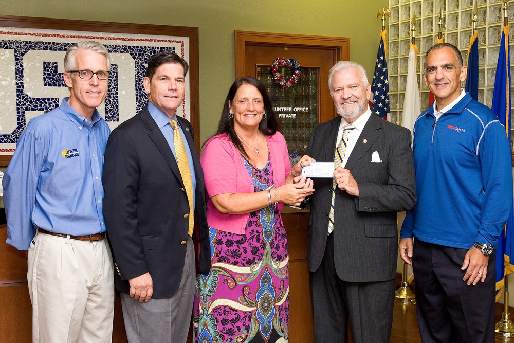 USO-Delaware receives donation from VFW Post 9962