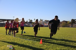 Marine Vlounteers time to Barstow youth